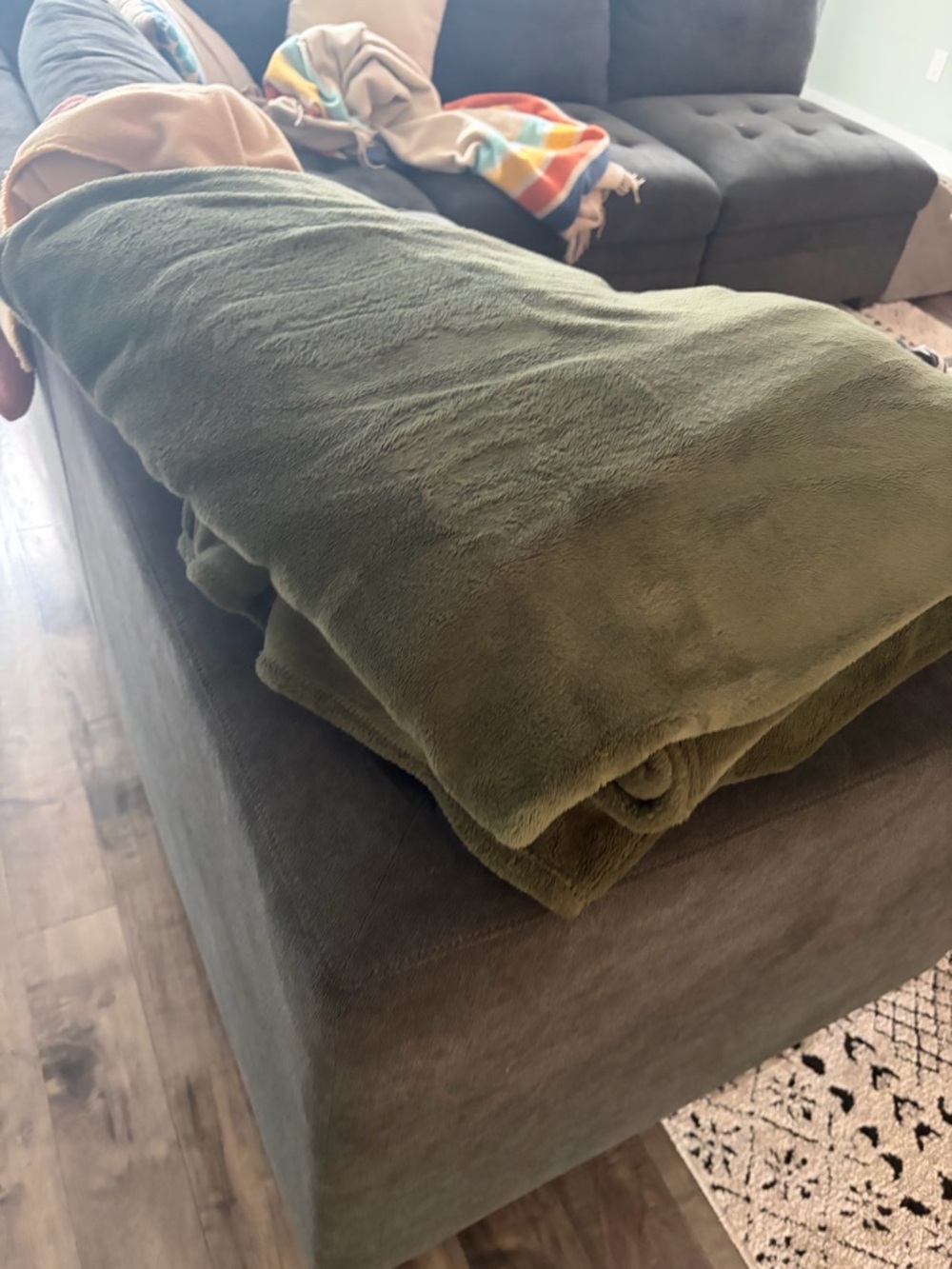 Plush Olive Green Throw Blanket - Soft Home Bedding